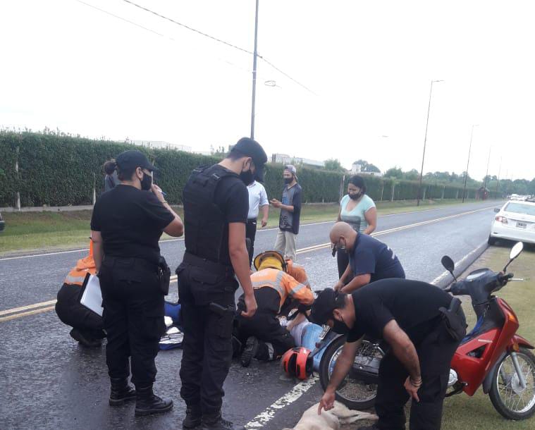 Illia resbalosa: una moto perdió el control y dos mujeres resultaron heridas